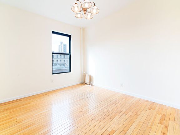 3rd image of 570 W 183rd St APT 4D