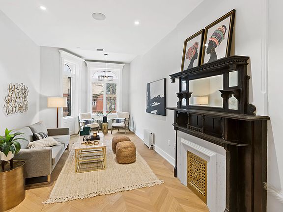 3rd image of 569 Jefferson Ave #1