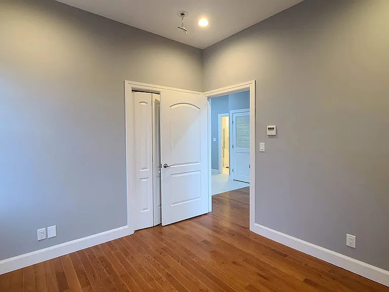 100 Griffith St #3L — Photo 12