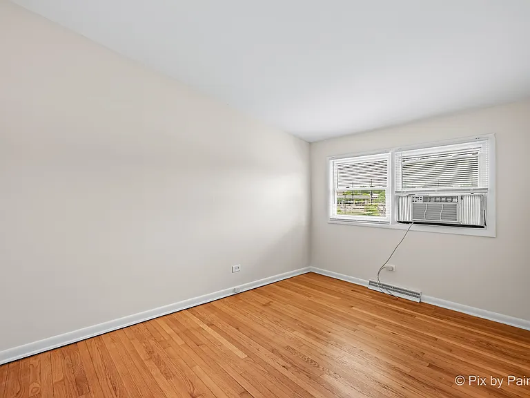 327 E Lake St — Photo 17