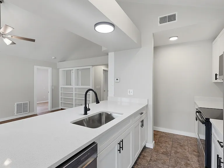 3751 Mackenzie Ct — Photo 4