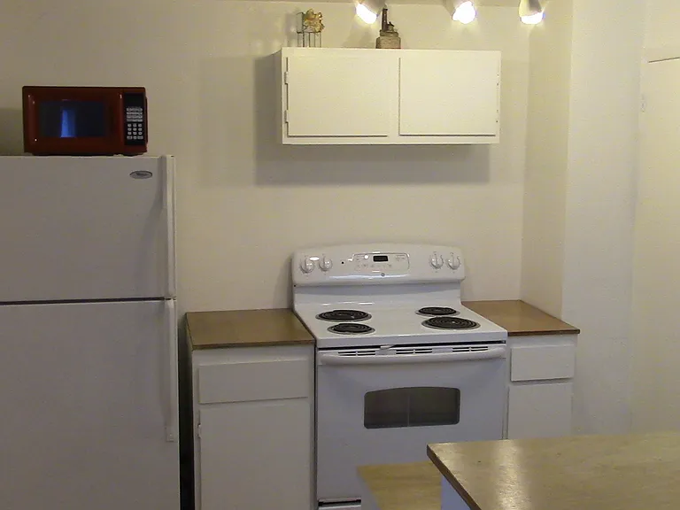 20 Graham Ave — Photo 3