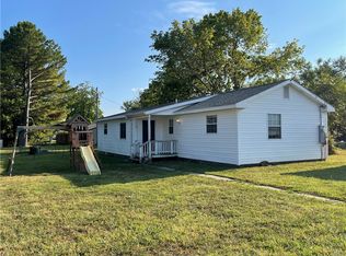 105 Birmingham St SE, Gravette, AR 72736