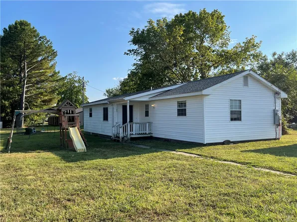 105 Birmingham St SE, Gravette, AR 72736