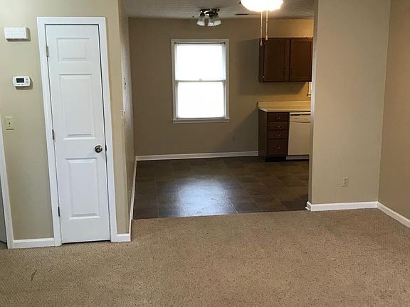 2nd image of 915 Heritage Pl