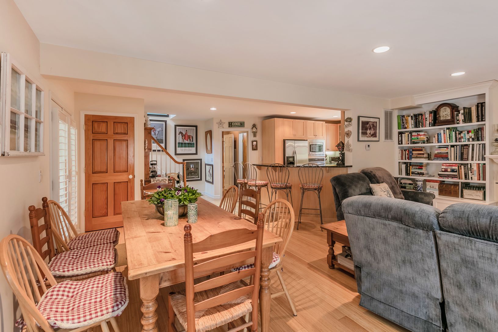  Open Dining Area