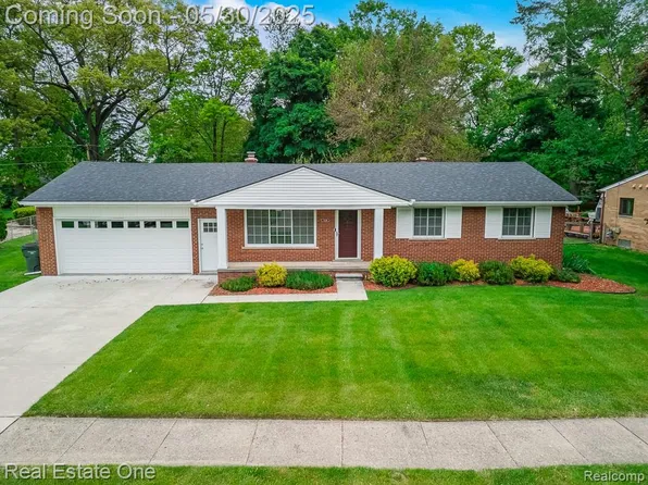 53216 Bruce Hill Dr, Utica, MI 48316