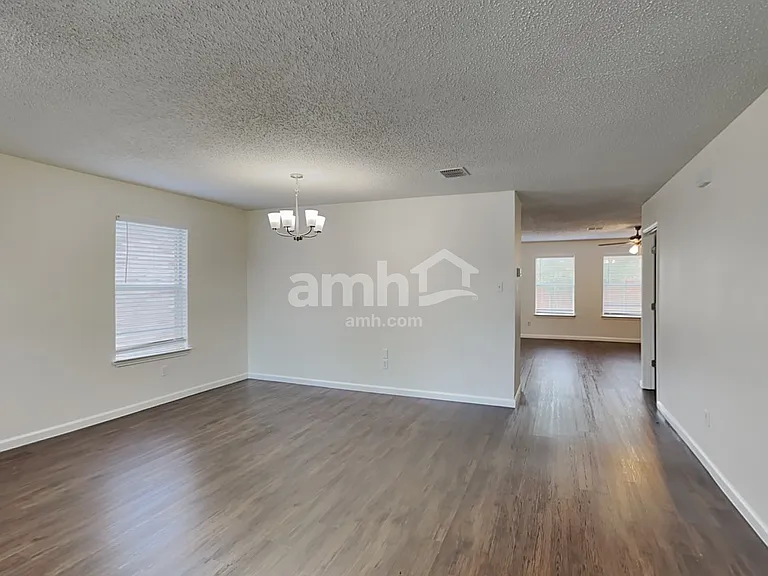 1475 Stewart Dr — Photo 5
