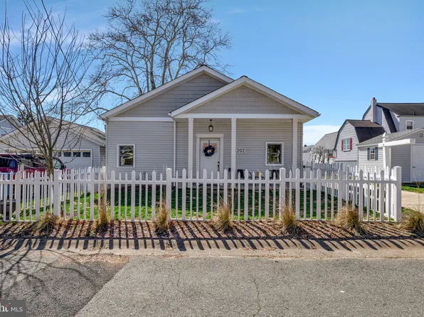 202 Riverview Rd, Claymont, DE 19703