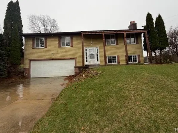 4630 Hummer Lake Rd, Ortonville, MI 48462