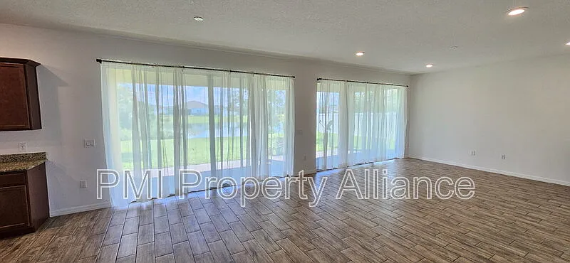 4 bed, 3.0 bath, 2909 sqft, $2,449 — Photo 3