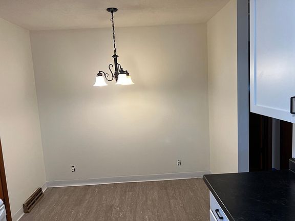 4th image of 6811 Lexington Ave