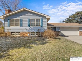 655 Hillcrest Dr, Blair, NE 68008
