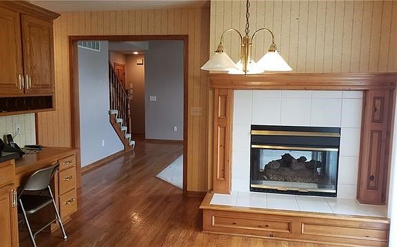 3rd image of 425 NW Eastwood Dr