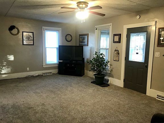 3rd image of 218 E Main St
