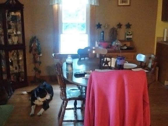 dining room w/furniture