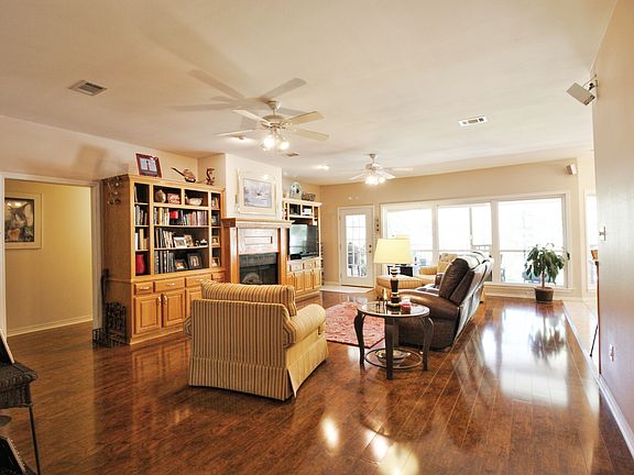 3rd image of 8321 Meadowdale Dr