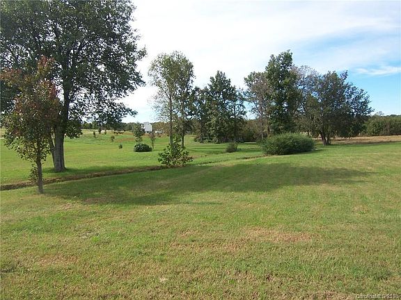 3rd image of 116 Vintage Woods Ln