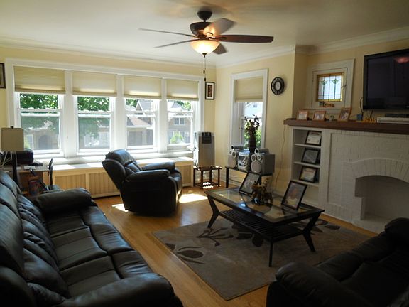 2nd image of 6625 N Rockwell St #2