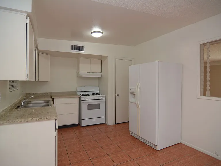 1074 W Pennsylvania Dr — Photo 6