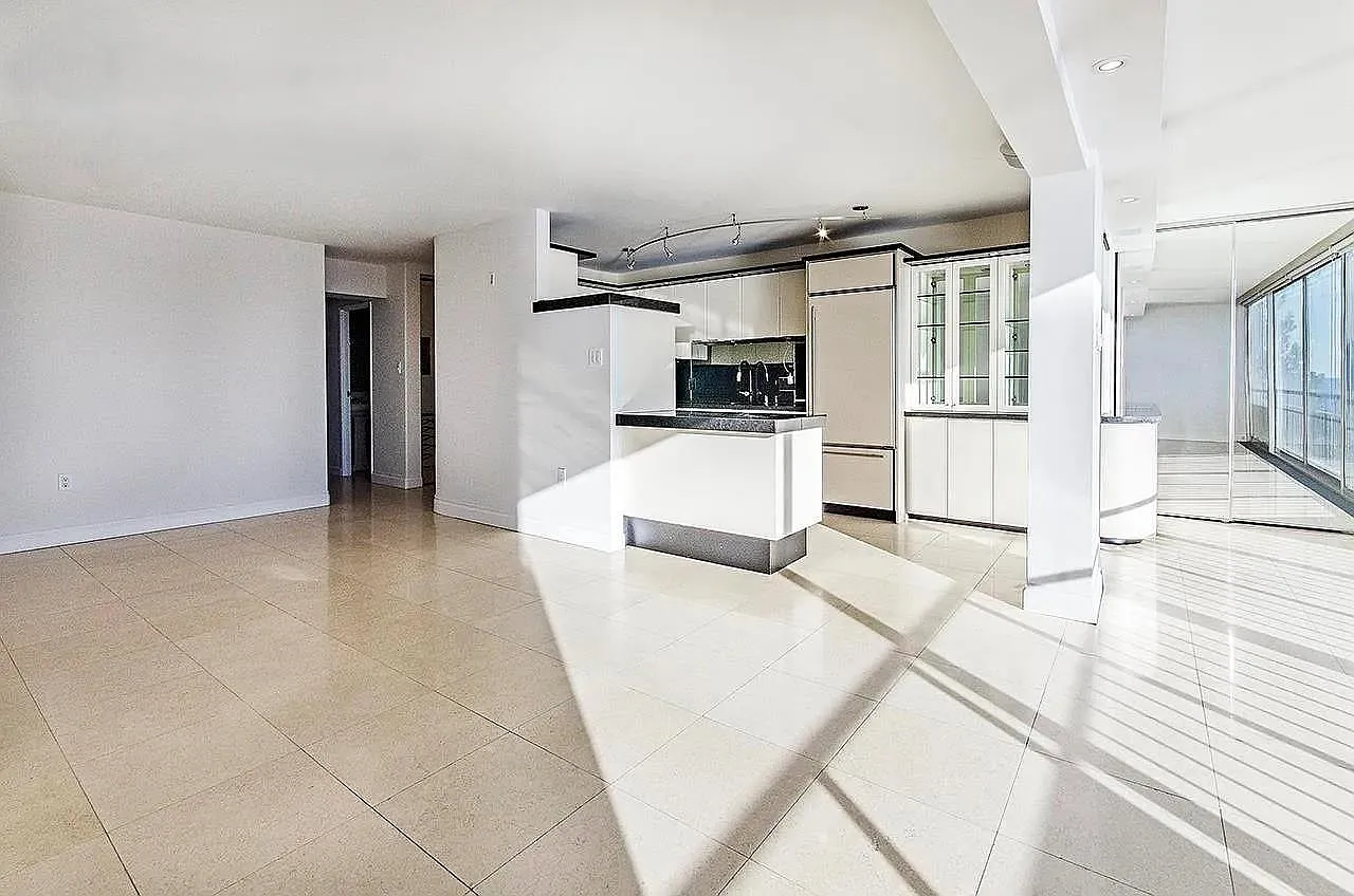 2 bed, 1093 sqft, $4,900 — Photo 2