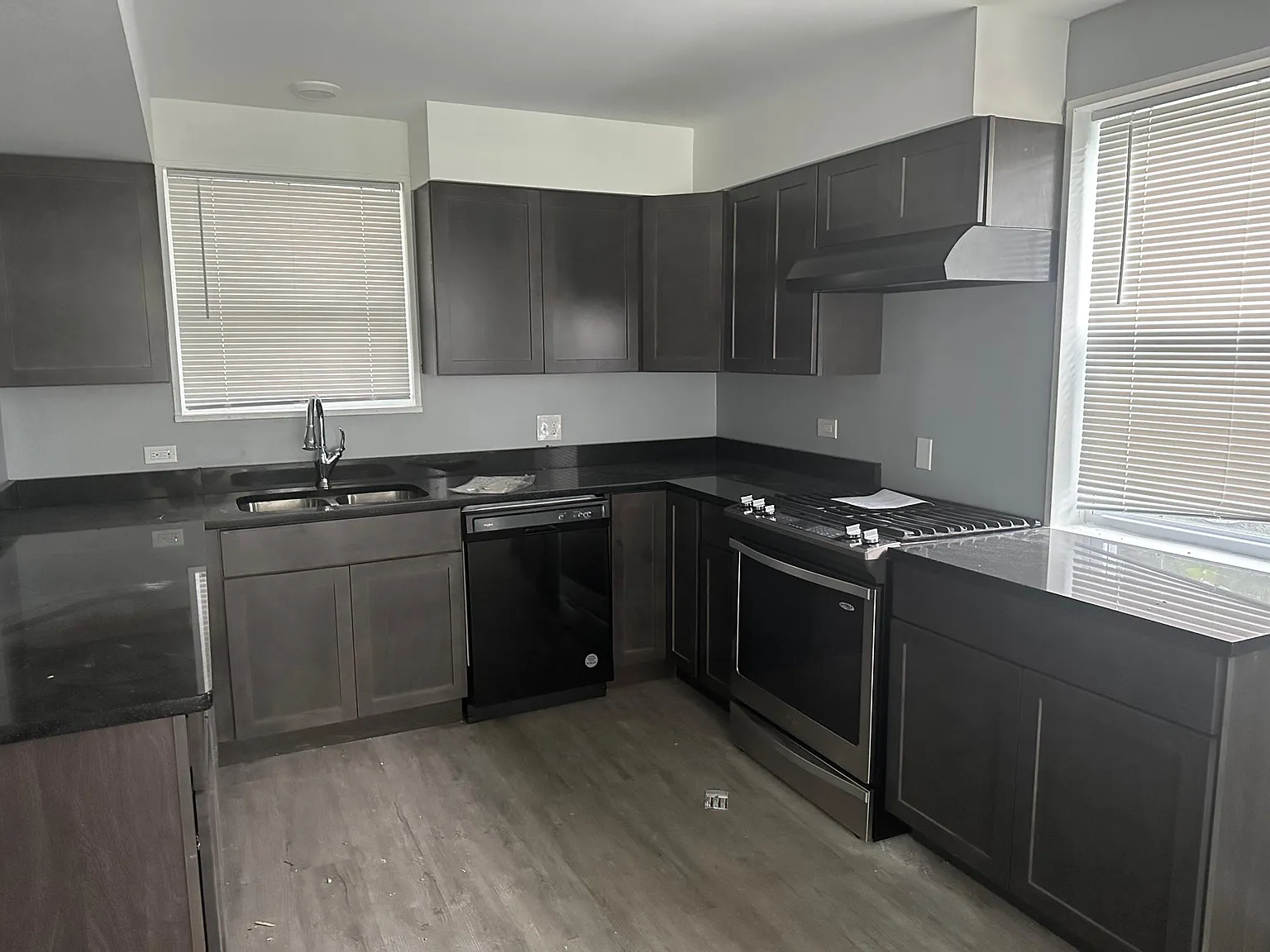 3 bed, 936 sqft, $2,100 — Photo 3