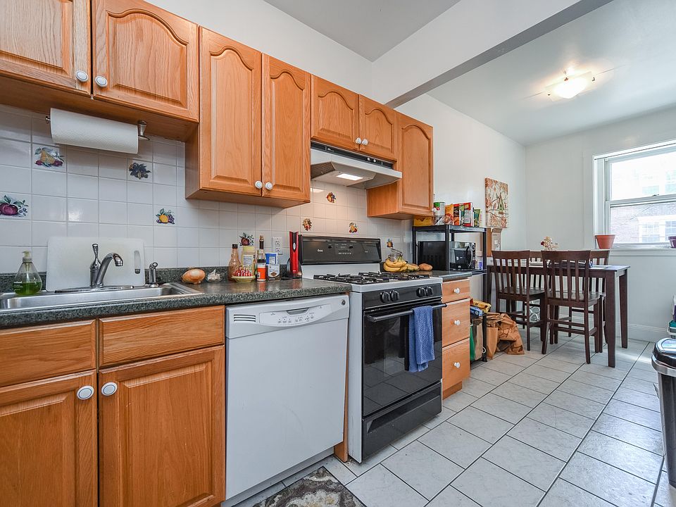 2nd image of 9 Regent Cir APT 2