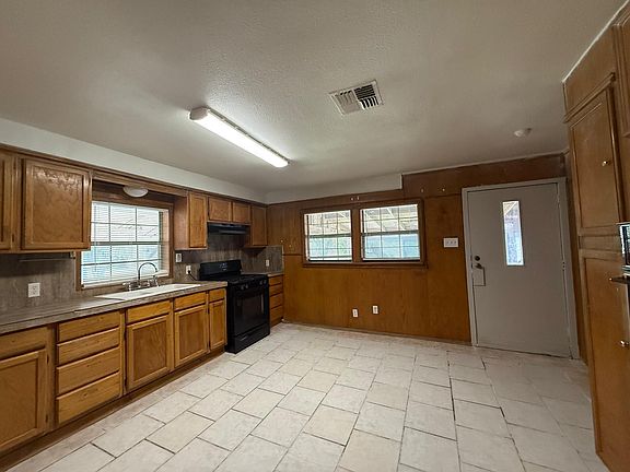 3rd image of 266 Westgate Dr