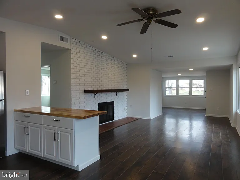 7029 Woodley Ln — Photo 7