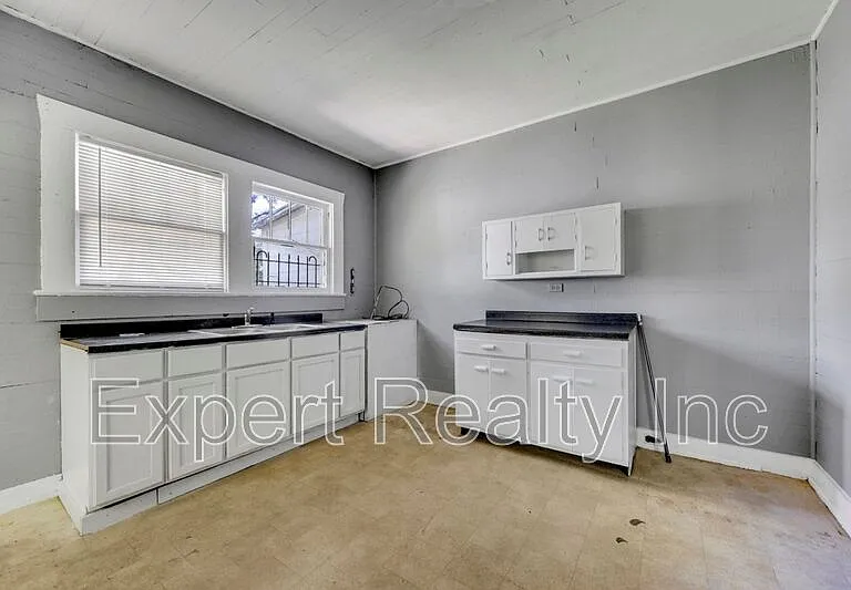 608 5th Ave — Photo 8