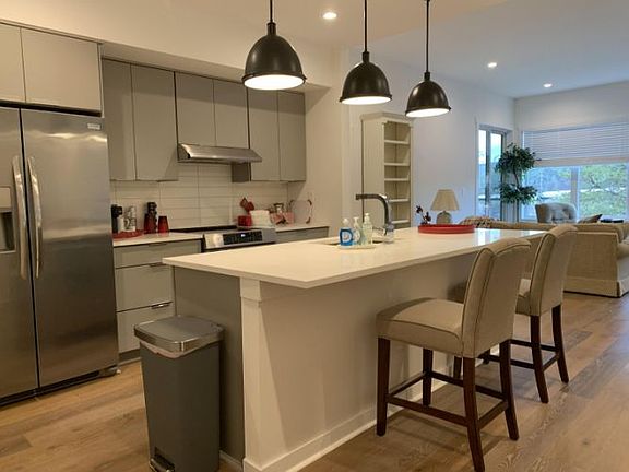 2nd image of 411 Fairpoint St #303