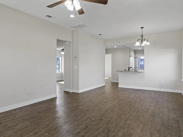 901 N Barrett Ave — Photo 4