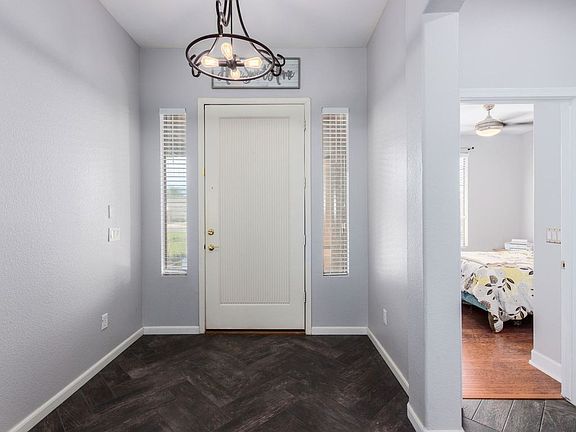 5th image of 506 E Windsor Dr
