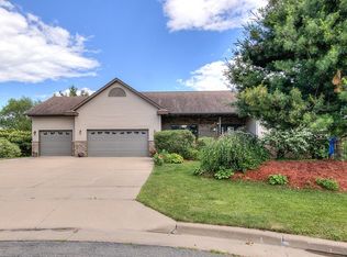 4829 Promontory Ct, Eau Claire, WI 54701
