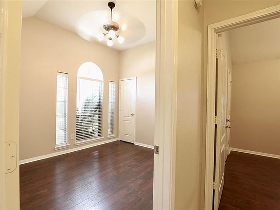 4th image of 1205 Lake Shore Dr