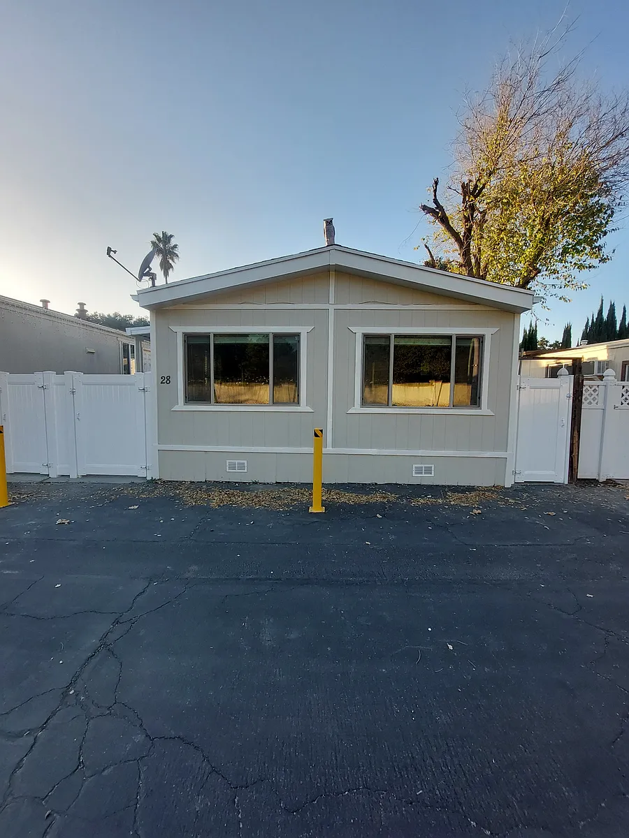 Building Photo - 21515 Placerita Canyon Rd #28