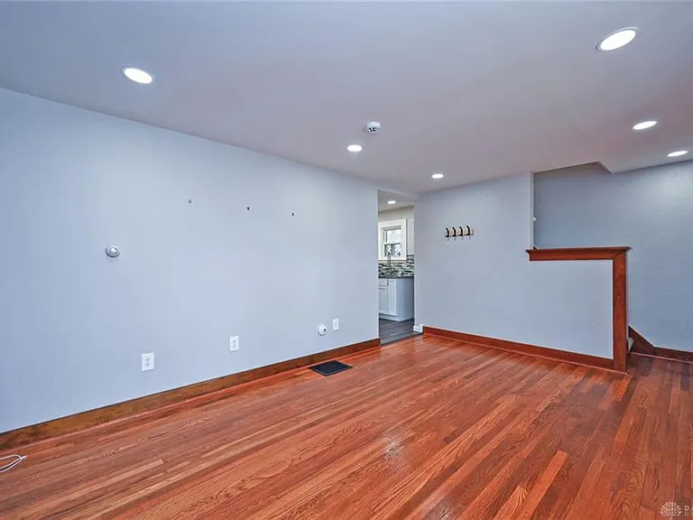 2368 Fauver Ave — Photo 9