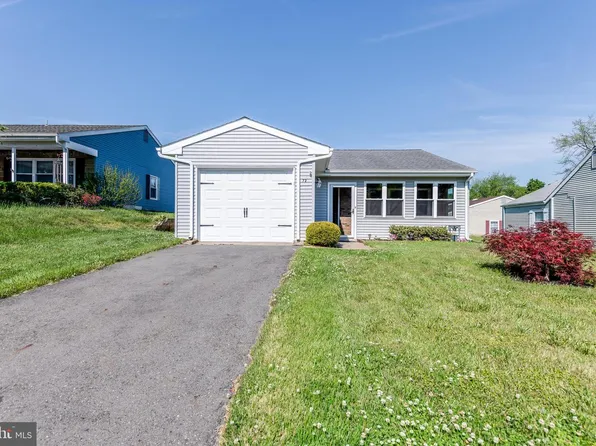 72 Saint Davids Pl, Southampton, NJ 08088