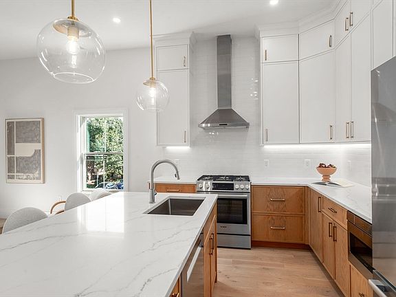 3rd image of 326 Lowell St #3