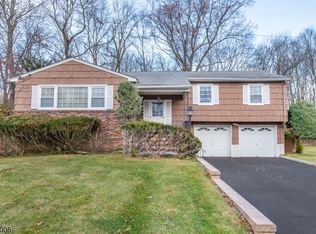 13 Jaclyn Dr, East Hanover, NJ 07936