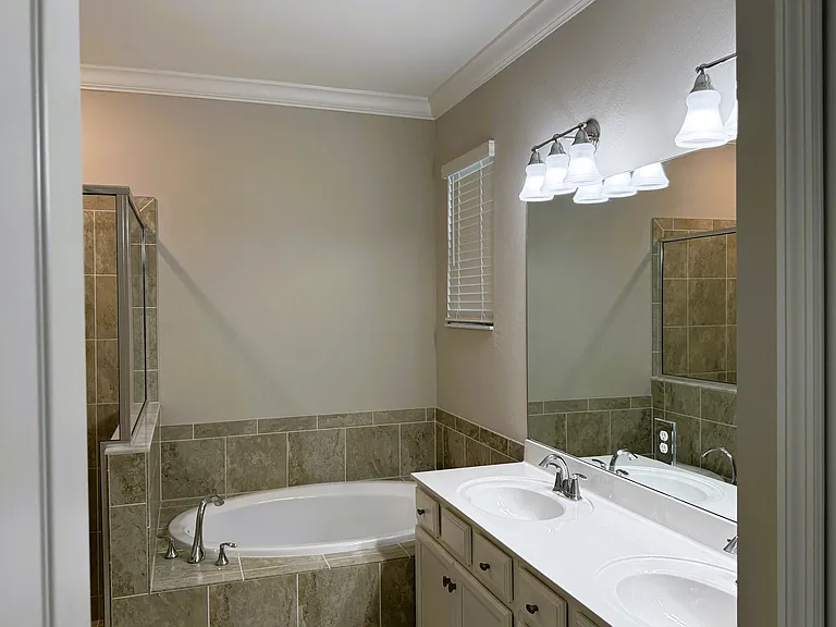 9444 Glenforest Dr — Photo 7