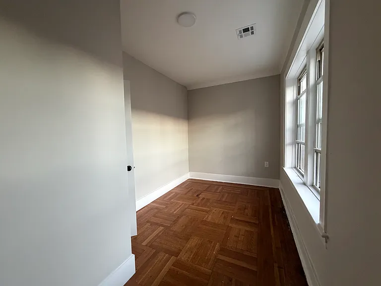 500-04 W 7th St #410 — Photo 3
