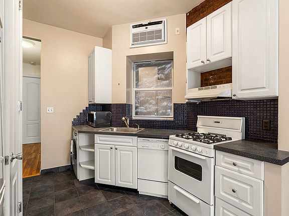 4th image of 331 E 33rd St APT 1D