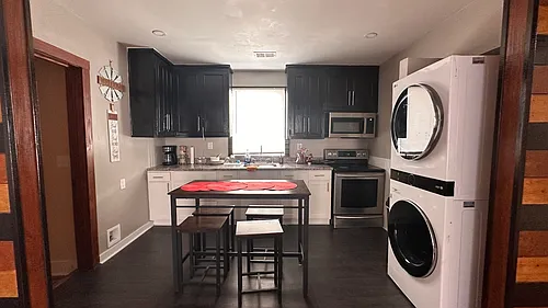 111 Drake St Photo 1