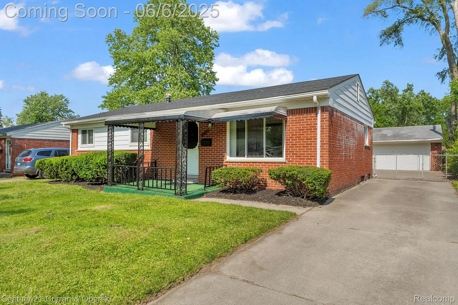 6727 Niagara St photo 1