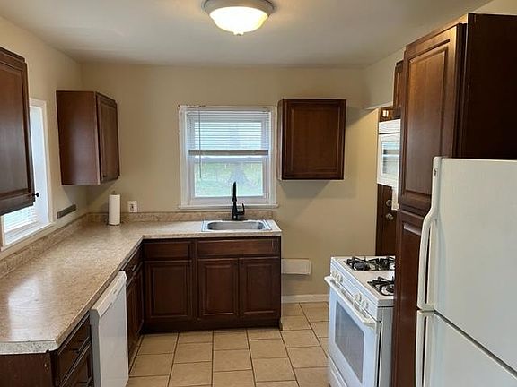5th image of 21220 Waldron St
