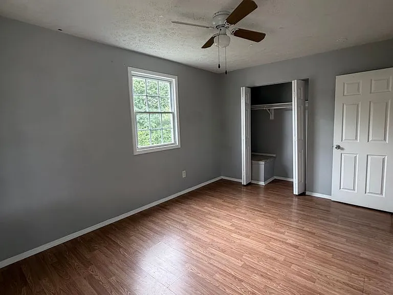 556 Burlington Ct — Photo 20