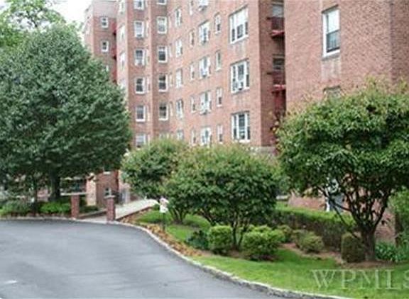 5th image of 290 Collins Ave APT 1C