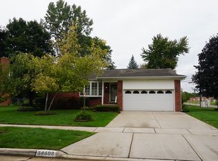 34608 Wood St, Livonia, MI 48154