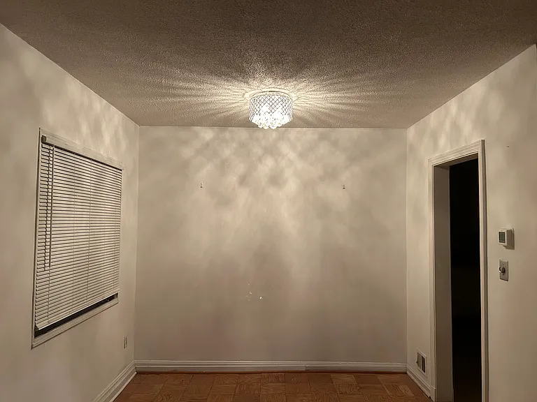 Dining area in combination with living room